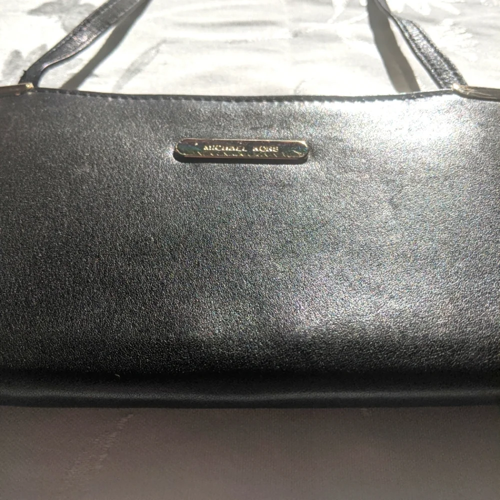 Michael Kors Black Soft Leather Evening Purse. Built in wallet inside. Like New - Picture 3 of 7
